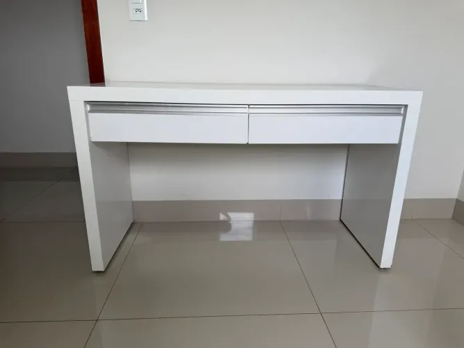 Mesa planejada em MDF (duas gavetas)