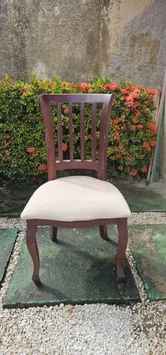 Cadeira com assento acolchoado $180,0