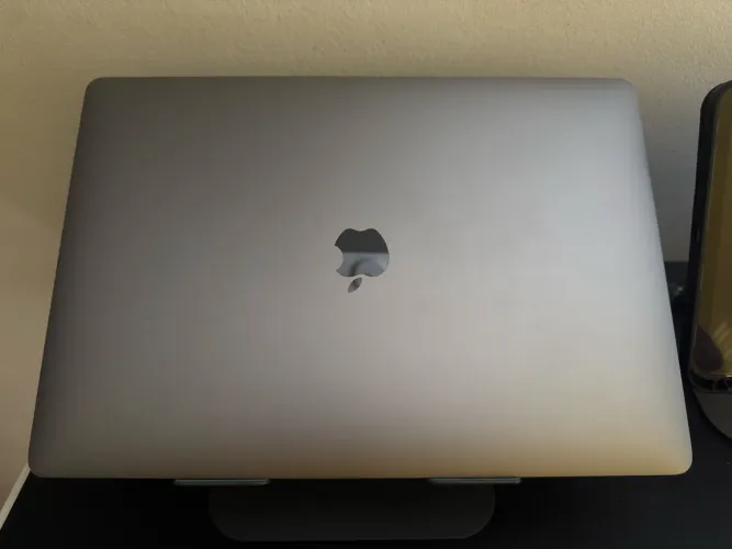 MacBook Pro touchbar i7 / 16gb / 1TB