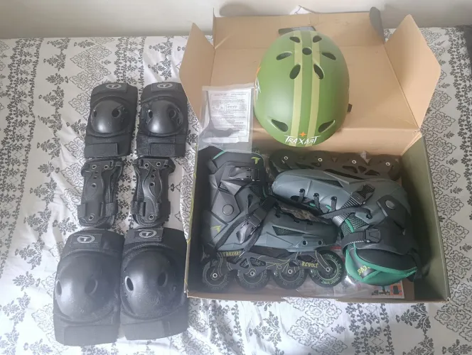 Patins Traxart Revolt Verde 41/42 + Capacete e Kit Proteção Completo