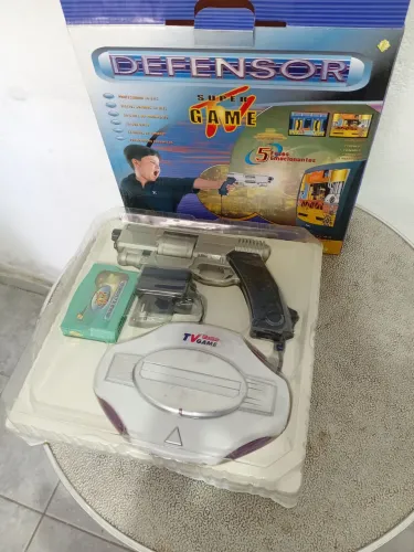 Vídeo game antigo na caixa só funciona em TV de tubo