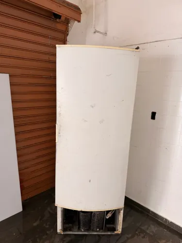 Freezer porta cega