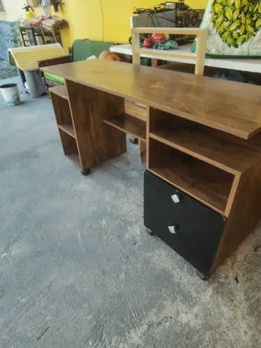 Escrivaninha/mesa de computador e estudos