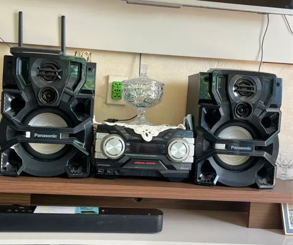 Aparelho de som com duas caixas  Panasonic 