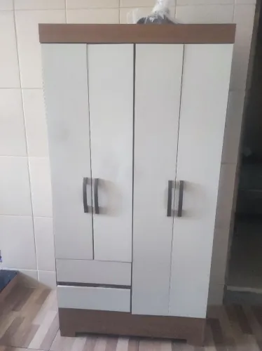 Vende esse guarda roupa