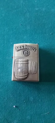 Isqueiro tipo zippo