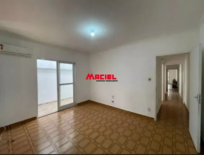Casa térrea com opção de 03 quartos a 600m do Supermercado Barbosa