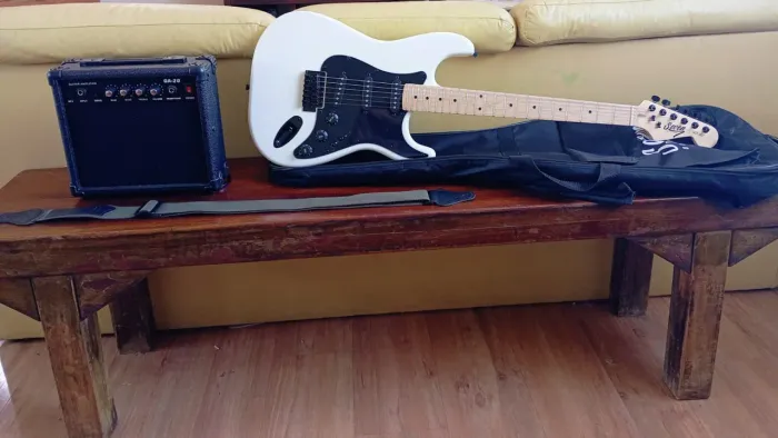 Guitarra Seven SGT-207 + Amplificador + Capa e Correia