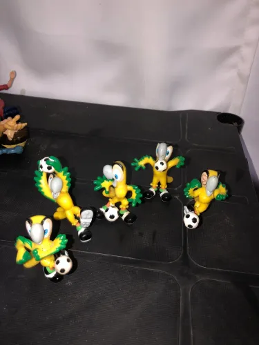 Lote 5 Miniaturas Kinder Ovo Anos 90 - Papagaios Jogadores de Futebol