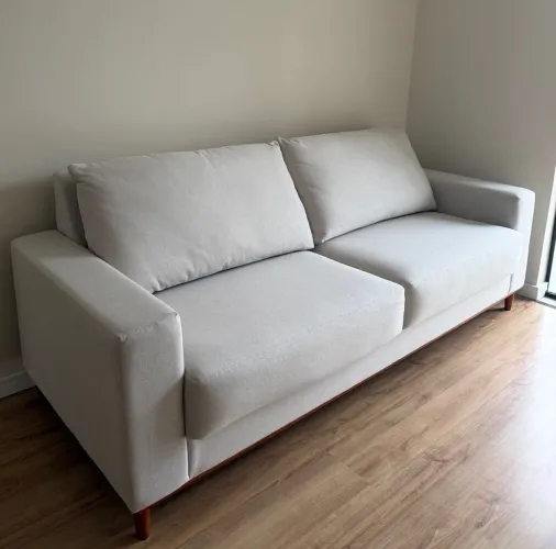 SOFÁ NOVO HERVAL 3 LUGARES/ TECIDO LINHO (2,11m)