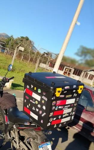 Baú universal com suporte 