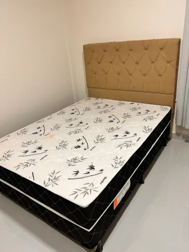 Cama de casal com cabeceira 