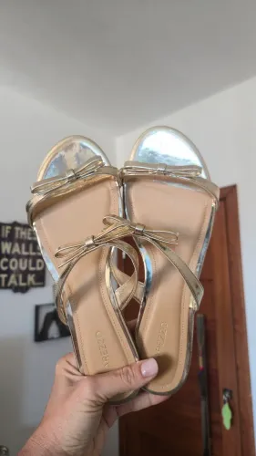Sandália rasteira Arezzo