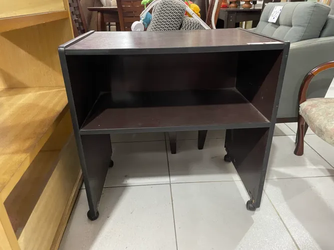 Mesa/Aparador com Rodinhas