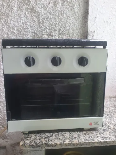 Fogão de 2 bocas com forno.