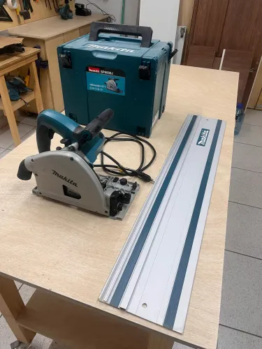Serra circular makita sp6000j 127V + maleta + trilho + disco