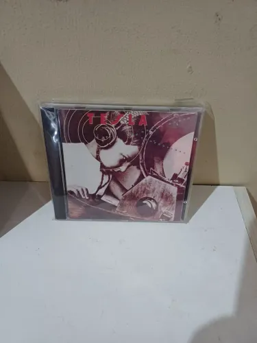 CD Tesla - The Great Radio Controversy.