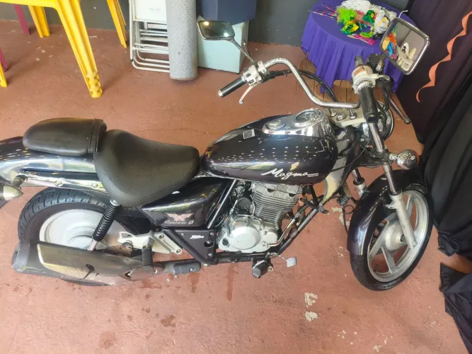 Vende-se moto Customizada 100 % regularizada