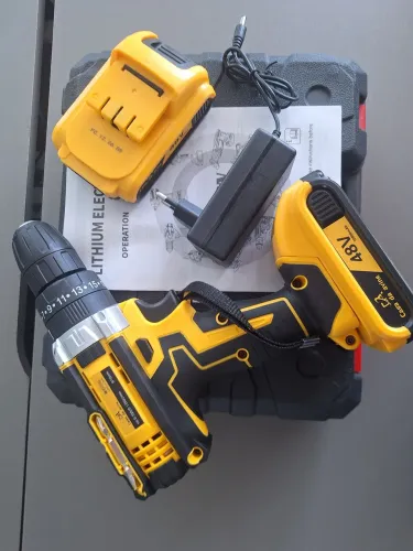 PARAFUSADEIRA/FURADEIRA SEM FIO 48V 02 BATERIAS COM IMPACTO