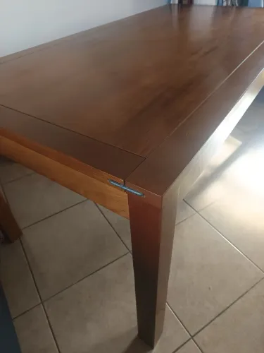 Mesa de madeira maciça
