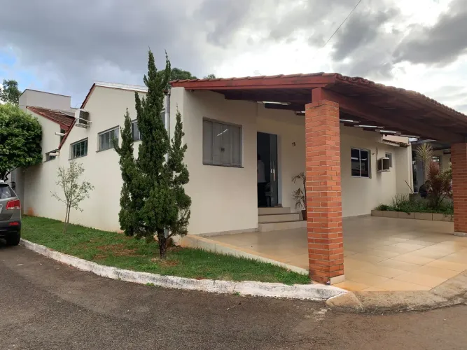 Casa de esquina em condomínio região noroeste Bosque dos Buritis 200m²