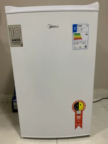 Frigobar Midea 124 litros 