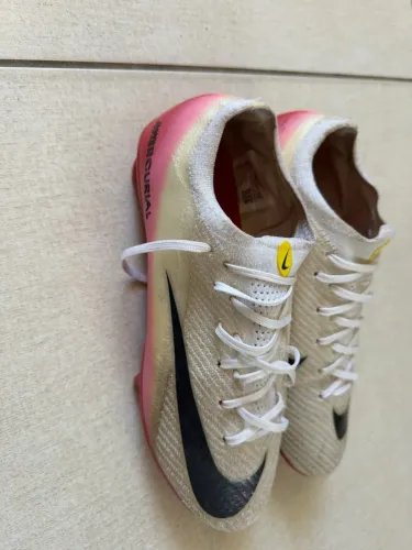 Chuteira Nike 41