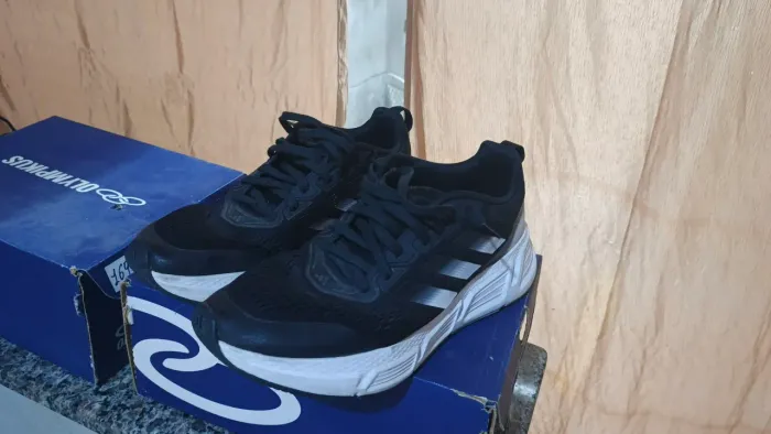 Tênis Adidas masculino Tam.41