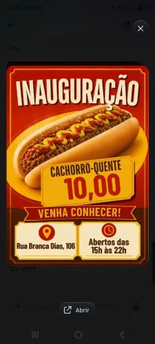 Cachorro quente e pastel.