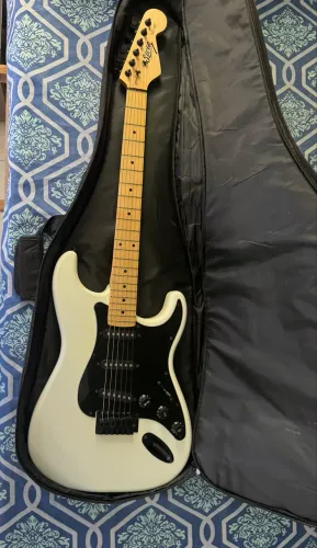 DESAPEGO!! Guitarra Strato Seven Sgt-207 C/ Bag Bk/wh