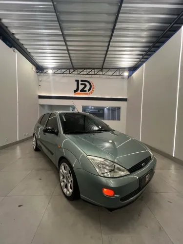 Ford Focus 1.8 16V 5P 2002