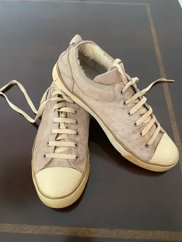 Tênis camurça UGG