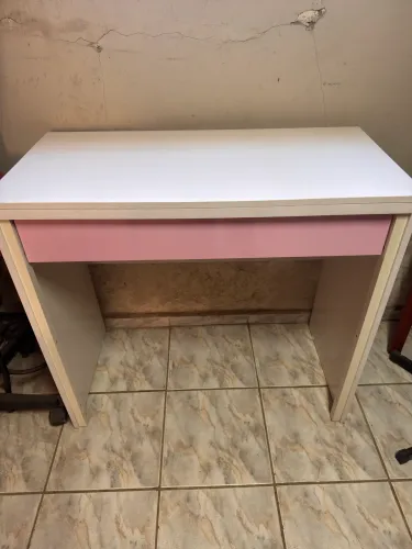 Escrivaninha Branca com Gaveta Rosa | Home Office | Bom Estado