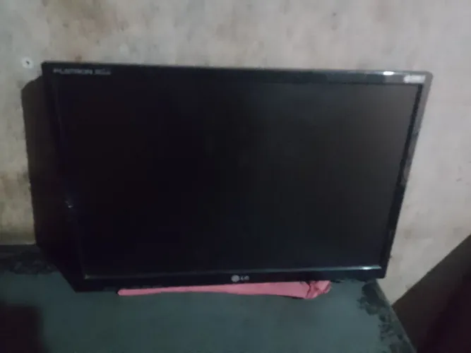 Monitor LG 14 polegadas semi novo