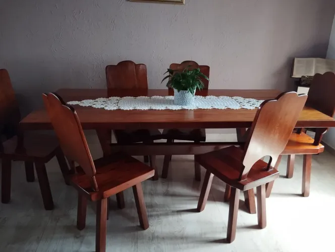 Mesa de madeira maciça