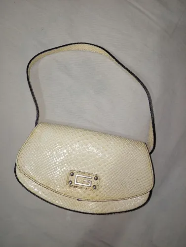 Bolsa Guess Baguette Off-White Vintage Y2K Textura Cobra Original