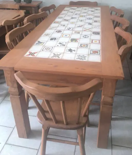 Mesa de 8 cadeiras com tampo de cerâmica