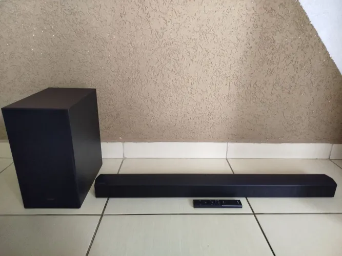 Soundbar Samsung HW-B550 410W RMS com Subwoofer Sem Fio e Controle Remoto