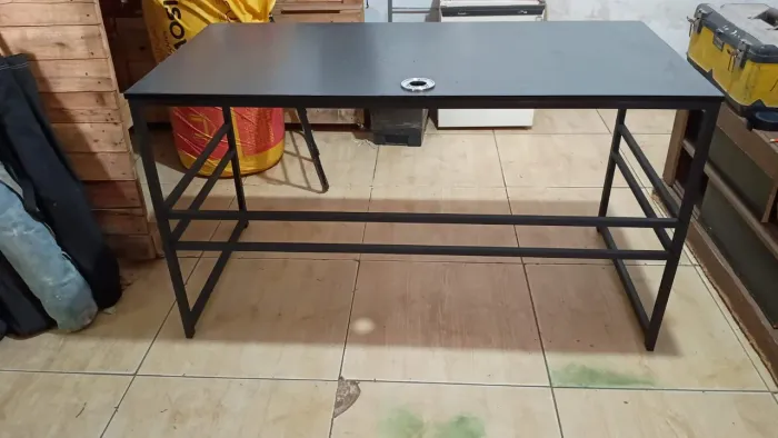 Mesa de aço carbono industrial semi nova