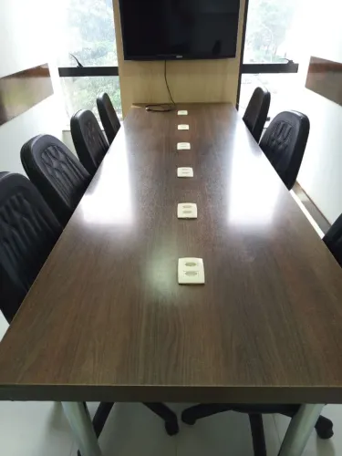 MESA DE REUNIÃO EXECUTIVA 4,00M X 0,90M COM CAIXAS DE TOMADA<br>