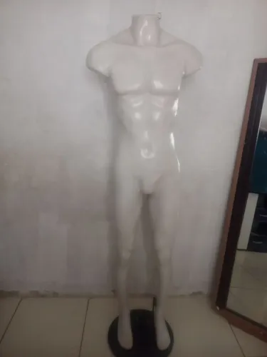 Manequim corpo inteiro