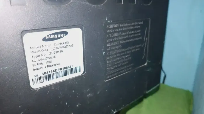 Vende-se uma TV 