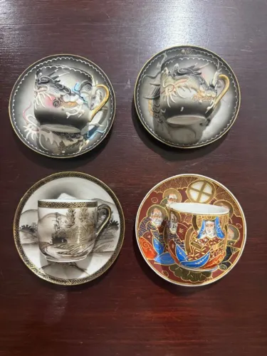 4 Xícaras Japonesas Dragonware com Litofania de Gueixa, Satsuma e Kutani - Déc. 1930/50