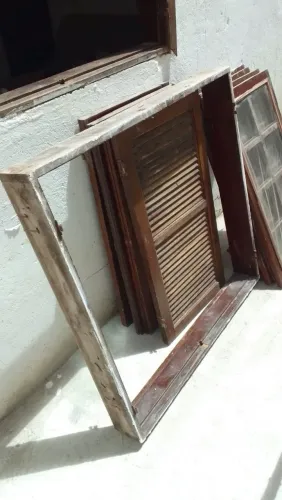 Janela completa de madeira 1,00 x 1,00