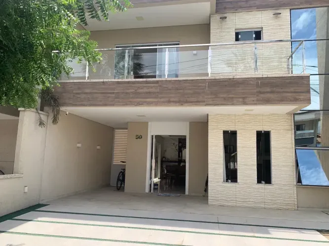 Imóvel Exclusivo 252m² 3 Suítes com Closet, Piscina e Energia Solar