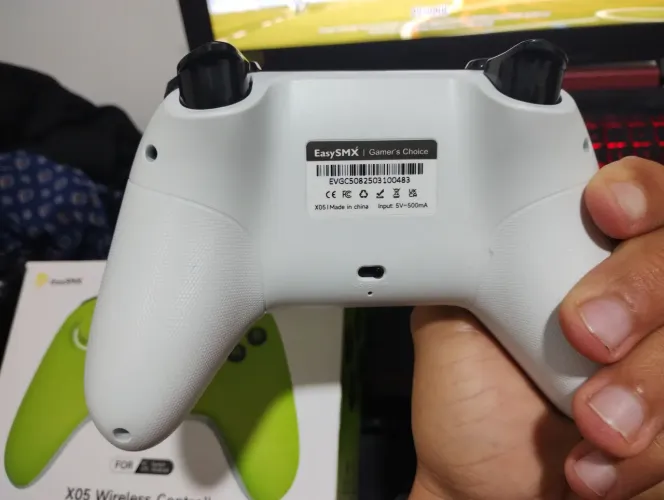 Controle EastSMX X05 Bluetooth RGB Hall Effect - Novo, Nunca Usado
