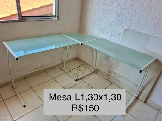 Mesa de vidro em L