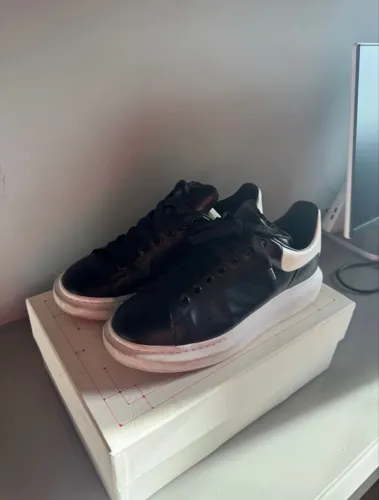 Alexander Mcqueen