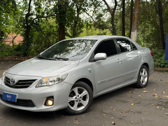 Toyota Corolla GLI 1.8 Flex 16V Mec. 2012