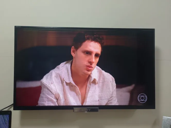 TV Sony 32 Polegadas com Defeito na Tela - Para Conserto ou Retirada de Peças